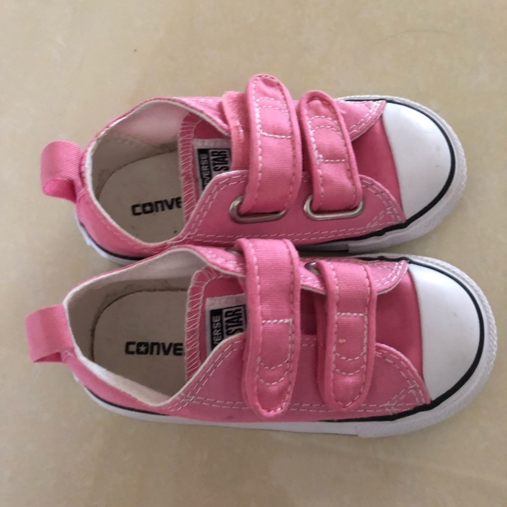 New Converse toddler size 7 pink sneakers